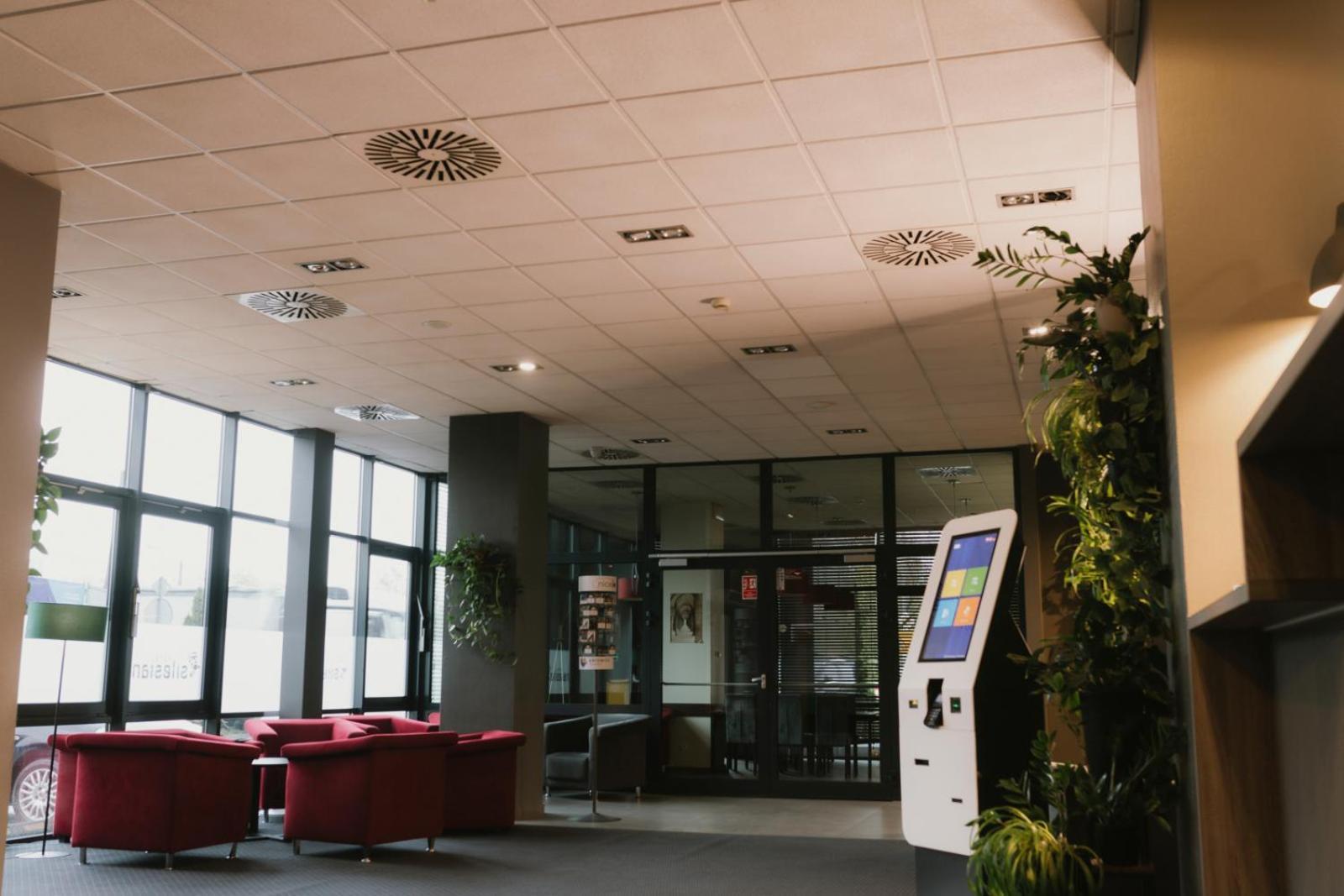 Economy Silesian Hotel Katowice Exterior foto